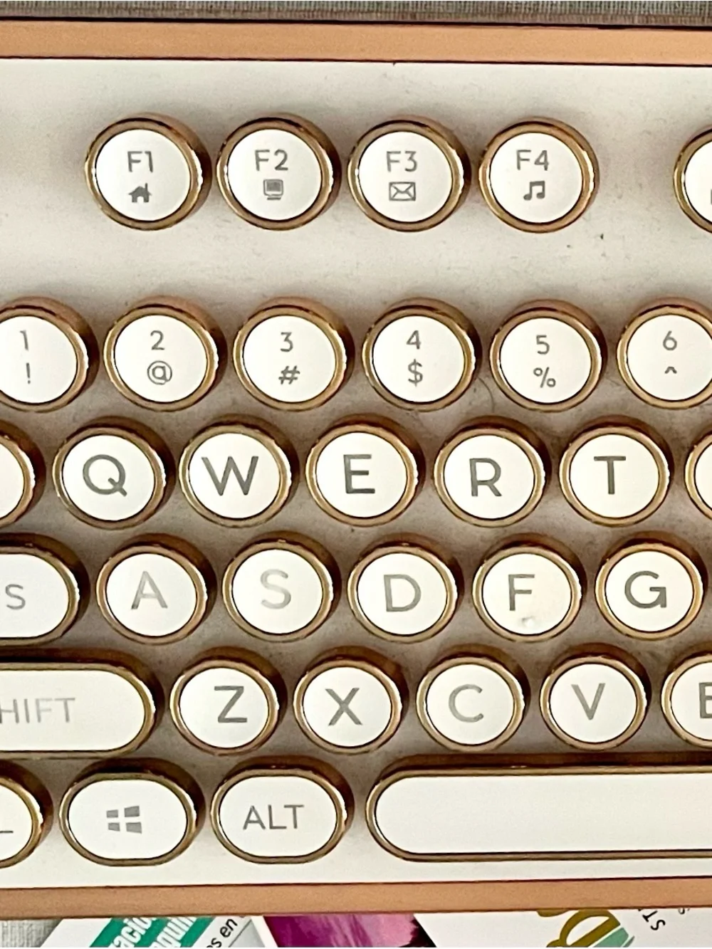 AZIO MK Retro Keyboard (Model: MK-RETRO-02) Full Size Numeric Keypad White
